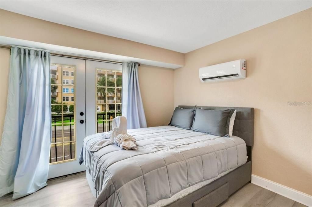 For Sale: $339,900 (1 beds, 1 baths, 425 Square Feet)