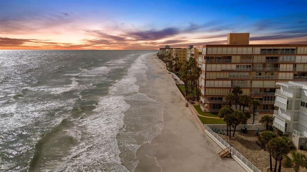 For Sale: $339,900 (1 beds, 1 baths, 425 Square Feet)