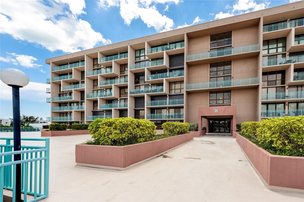 For Sale: $339,000 (2 beds, 2 baths, 1175 Square Feet)