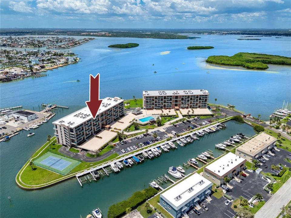 For Sale: $339,000 (2 beds, 2 baths, 1175 Square Feet)