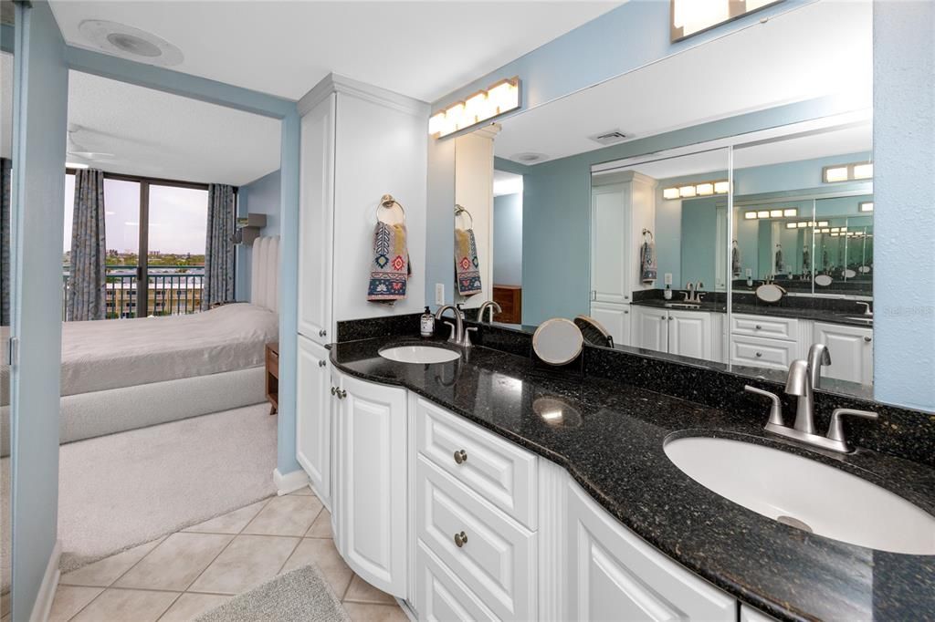 For Sale: $339,000 (2 beds, 2 baths, 1175 Square Feet)