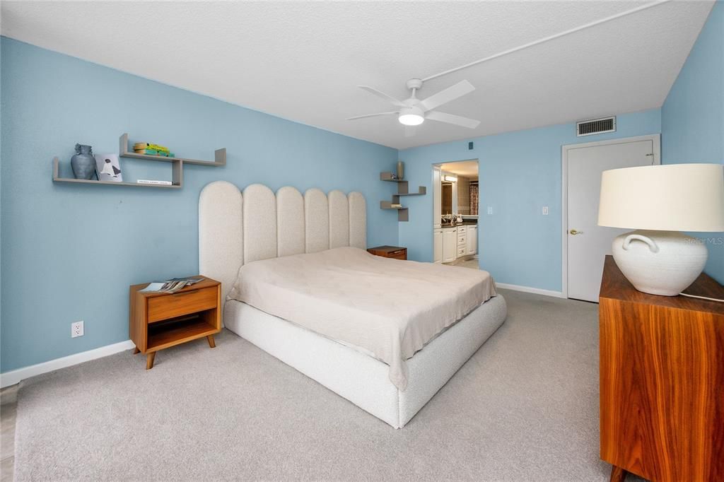 For Sale: $339,000 (2 beds, 2 baths, 1175 Square Feet)