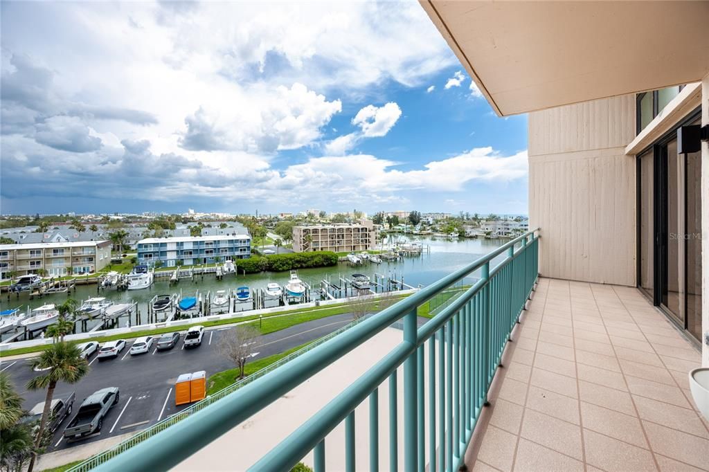 For Sale: $339,000 (2 beds, 2 baths, 1175 Square Feet)