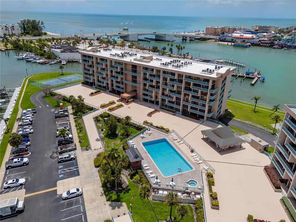 For Sale: $339,000 (2 beds, 2 baths, 1175 Square Feet)