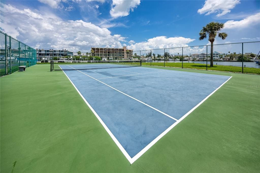 For Sale: $339,000 (2 beds, 2 baths, 1175 Square Feet)