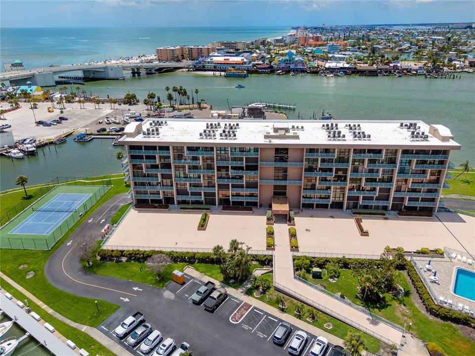 For Sale: $339,000 (2 beds, 2 baths, 1175 Square Feet)