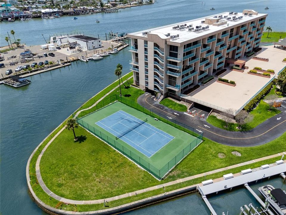 For Sale: $339,000 (2 beds, 2 baths, 1175 Square Feet)