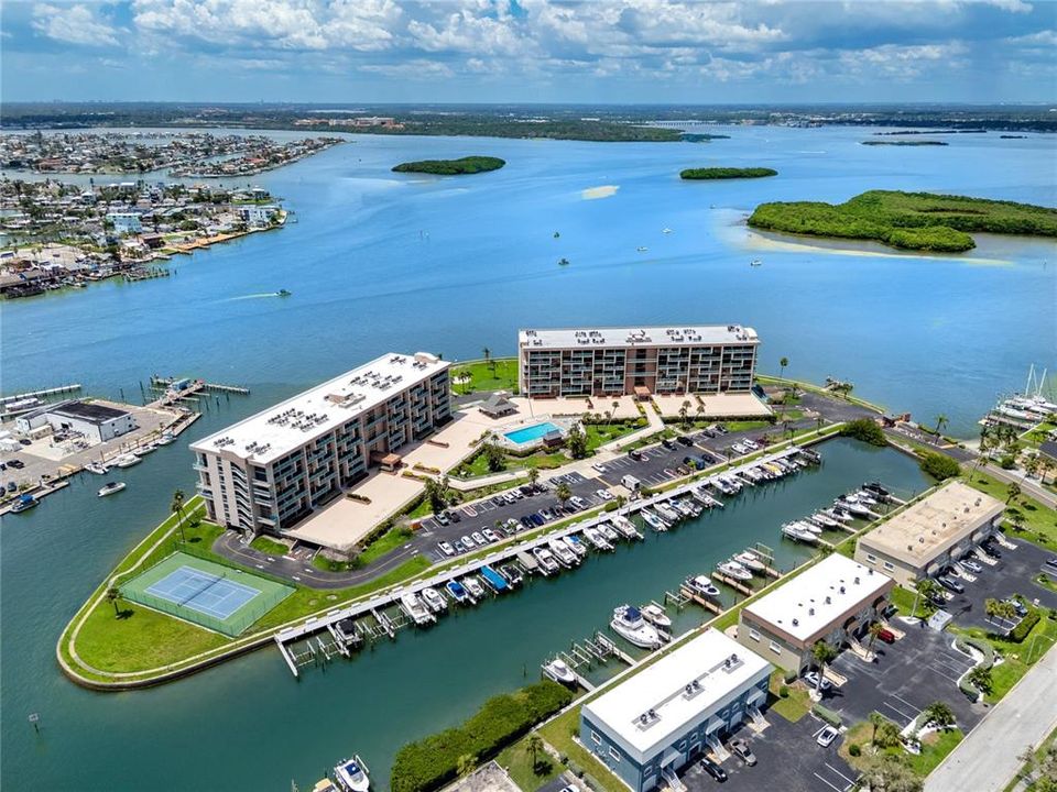 For Sale: $339,000 (2 beds, 2 baths, 1175 Square Feet)