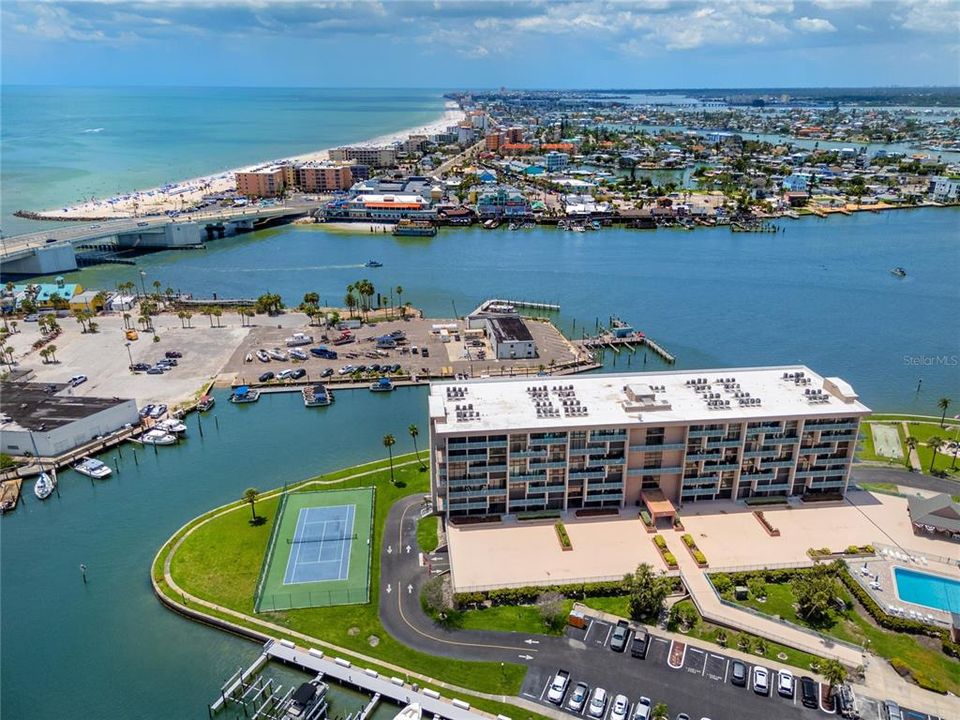 For Sale: $339,000 (2 beds, 2 baths, 1175 Square Feet)