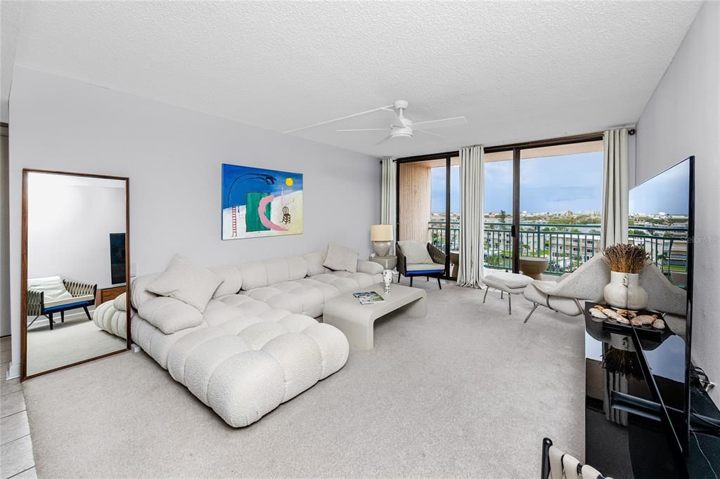 For Sale: $339,000 (2 beds, 2 baths, 1175 Square Feet)