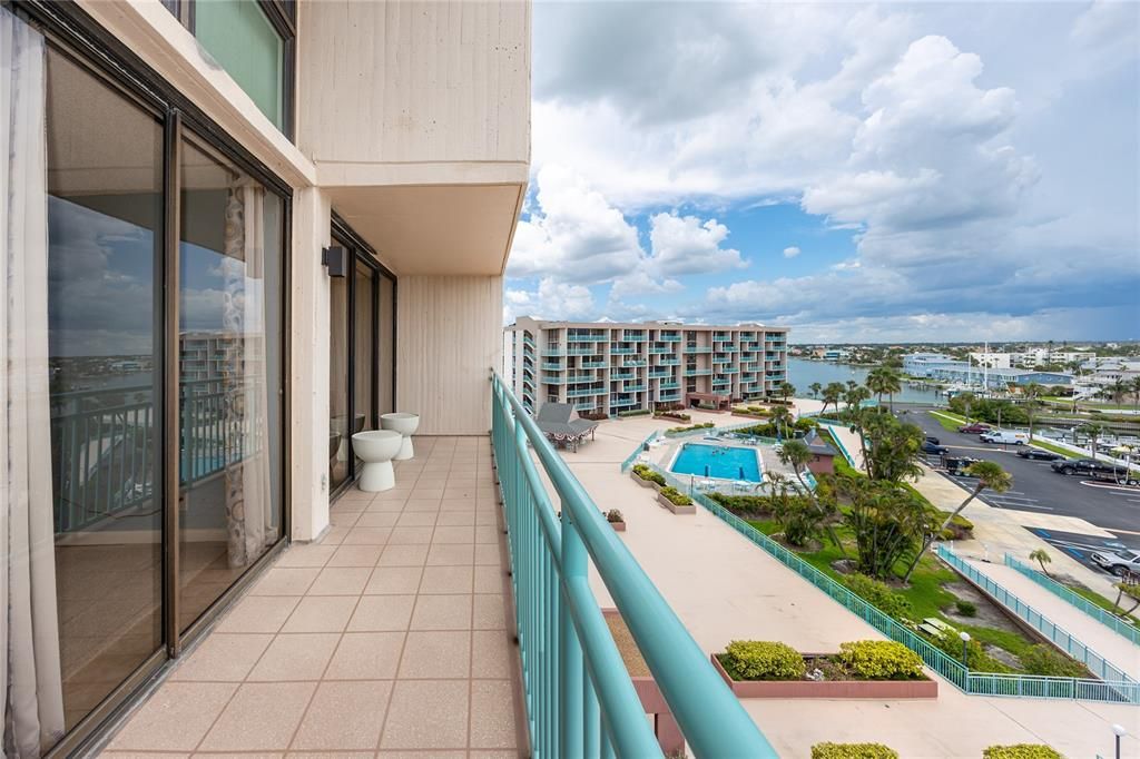 For Sale: $339,000 (2 beds, 2 baths, 1175 Square Feet)