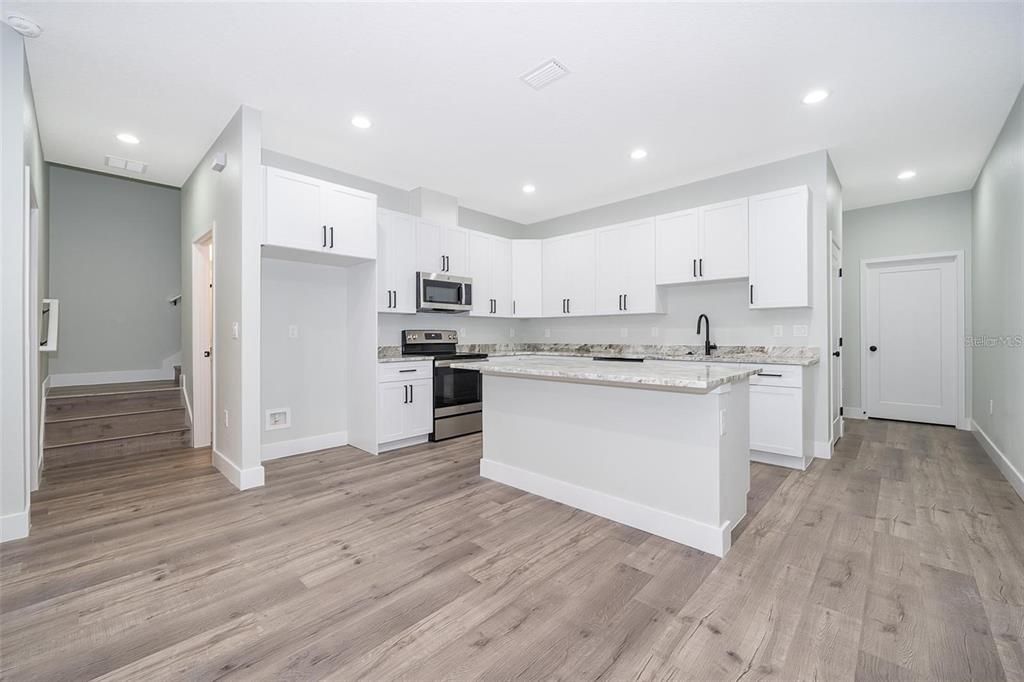 En Renta: $2,675 (4 camas, 3 baños, 2354 Pies cuadrados)