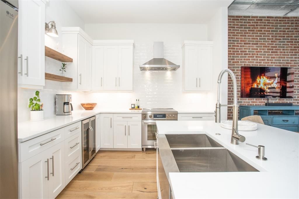 На продажу: $1,279,000 (2 спален, 2 ванн, 1518 Квадратных фут)