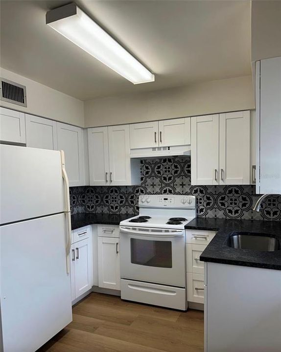 For Rent: $1,550 (2 beds, 1 baths, 700 Square Feet)