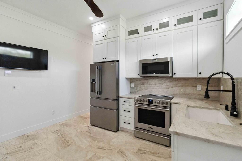 En Venta: $1,400,000 (4 camas, 3 baños, 2390 Pies cuadrados)