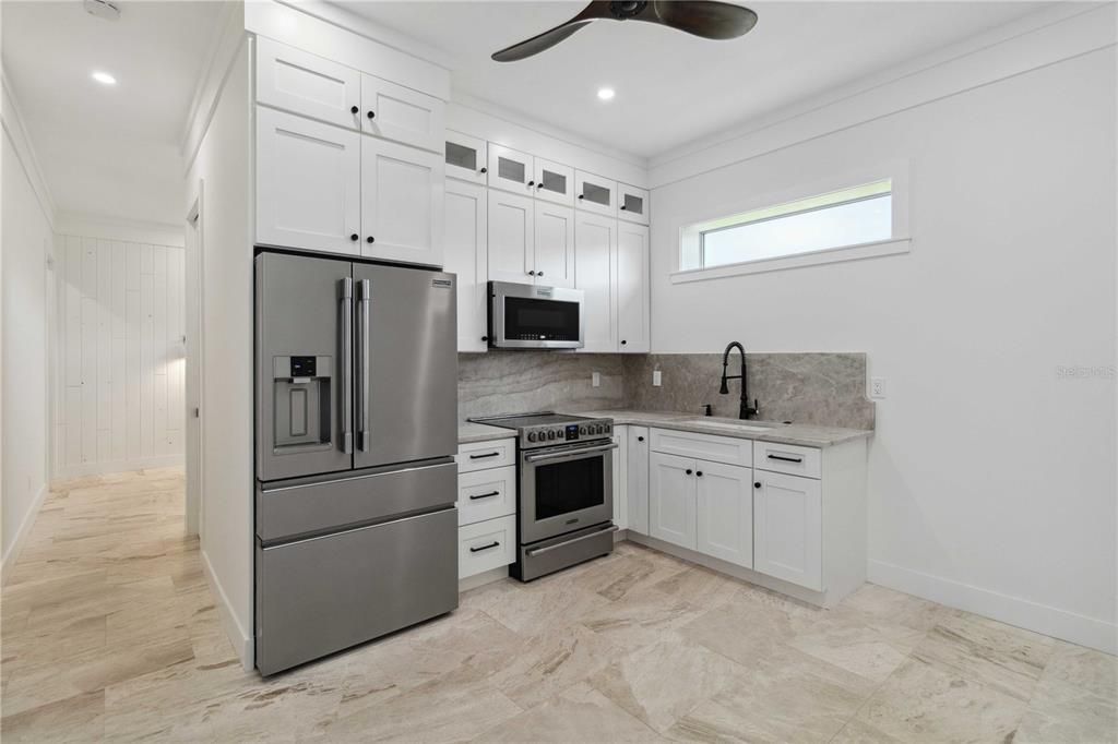 En Venta: $1,400,000 (4 camas, 3 baños, 2390 Pies cuadrados)