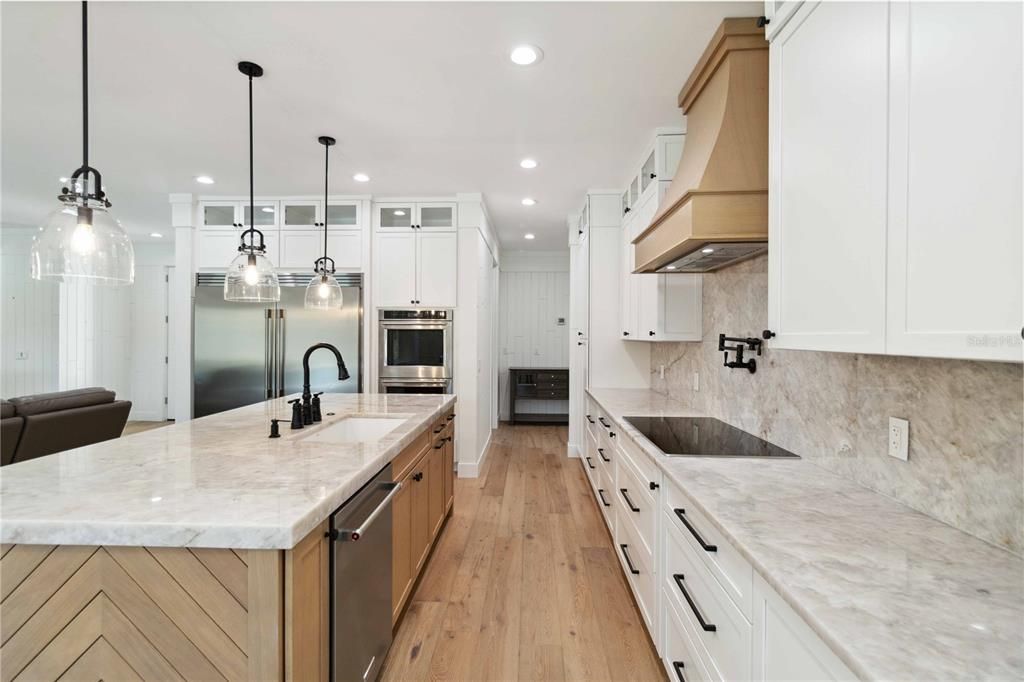 En Venta: $1,400,000 (4 camas, 3 baños, 2390 Pies cuadrados)