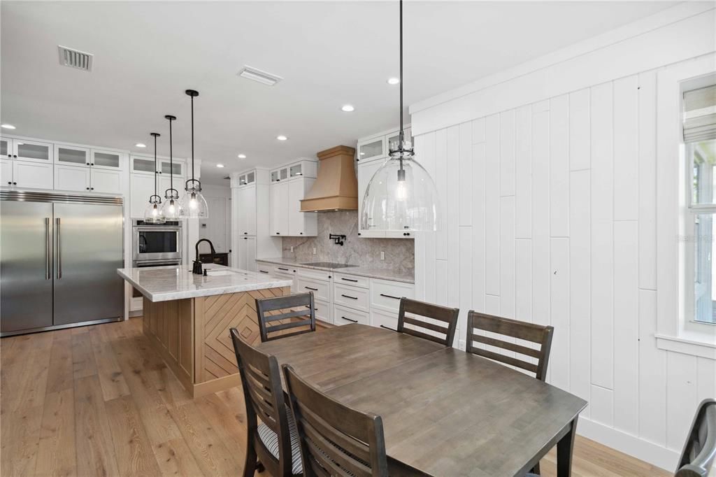 En Venta: $1,400,000 (4 camas, 3 baños, 2390 Pies cuadrados)