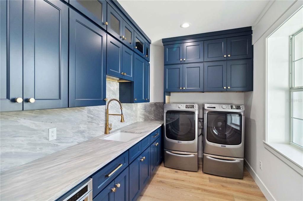 En Venta: $1,400,000 (4 camas, 3 baños, 2390 Pies cuadrados)