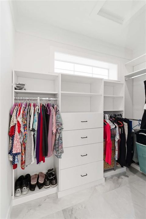 En Venta: $1,400,000 (4 camas, 3 baños, 2390 Pies cuadrados)