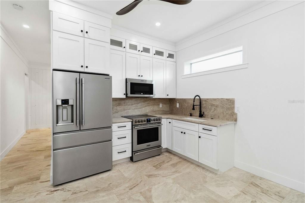 En Venta: $1,400,000 (4 camas, 3 baños, 2390 Pies cuadrados)