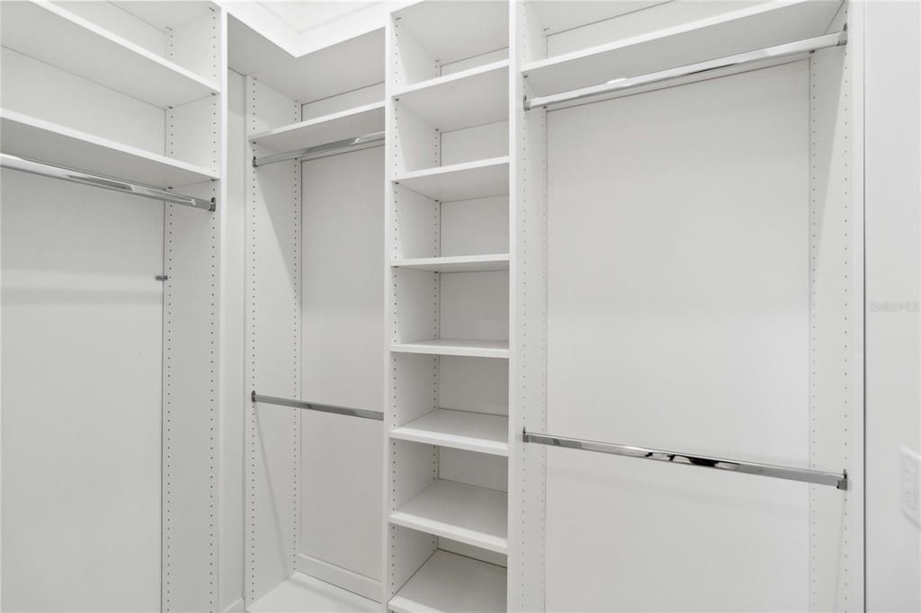 En Venta: $1,400,000 (4 camas, 3 baños, 2390 Pies cuadrados)