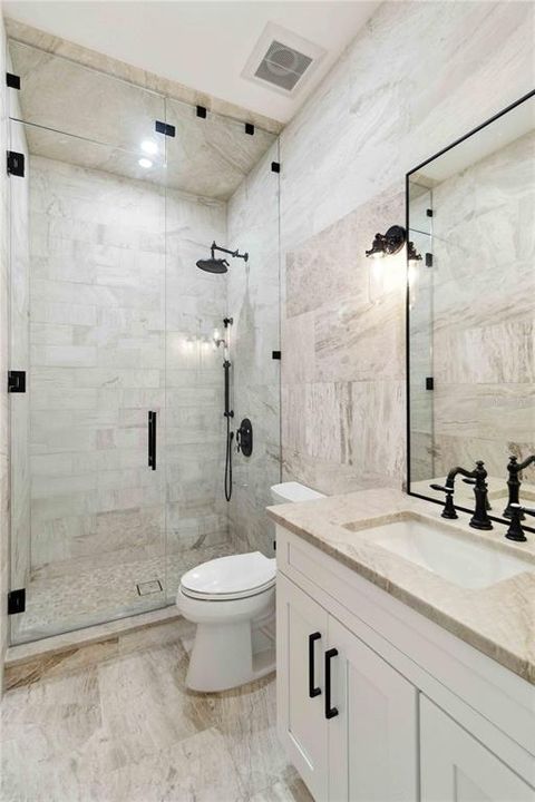 En Venta: $1,400,000 (4 camas, 3 baños, 2390 Pies cuadrados)