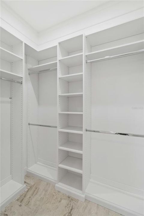 En Venta: $1,400,000 (4 camas, 3 baños, 2390 Pies cuadrados)