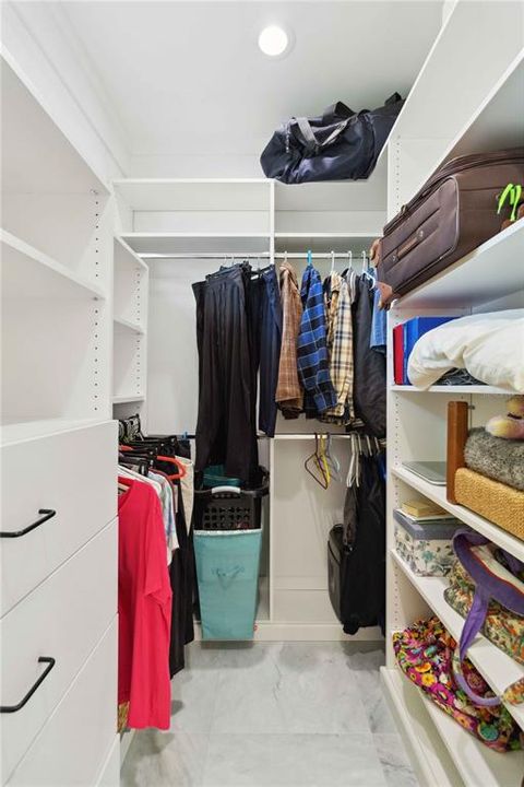 En Venta: $1,400,000 (4 camas, 3 baños, 2390 Pies cuadrados)