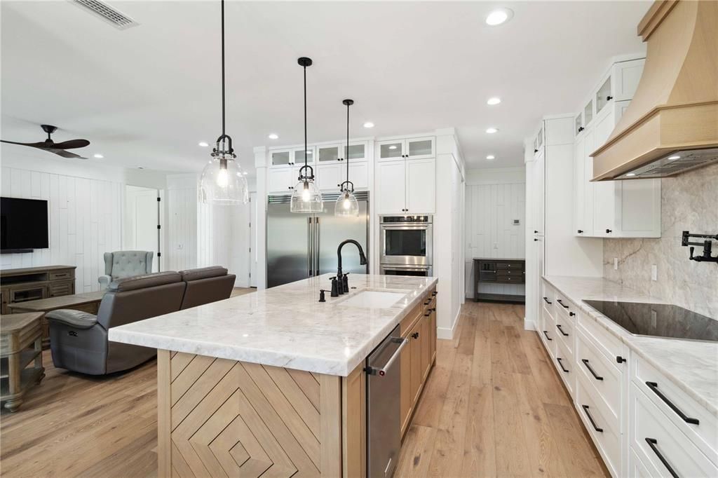 En Venta: $1,400,000 (4 camas, 3 baños, 2390 Pies cuadrados)