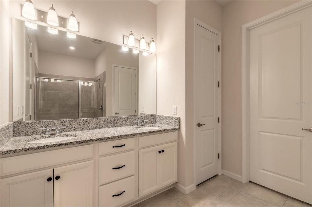 合同活跃: $339,900 (2 贝兹, 2 浴室, 1687 平方英尺)