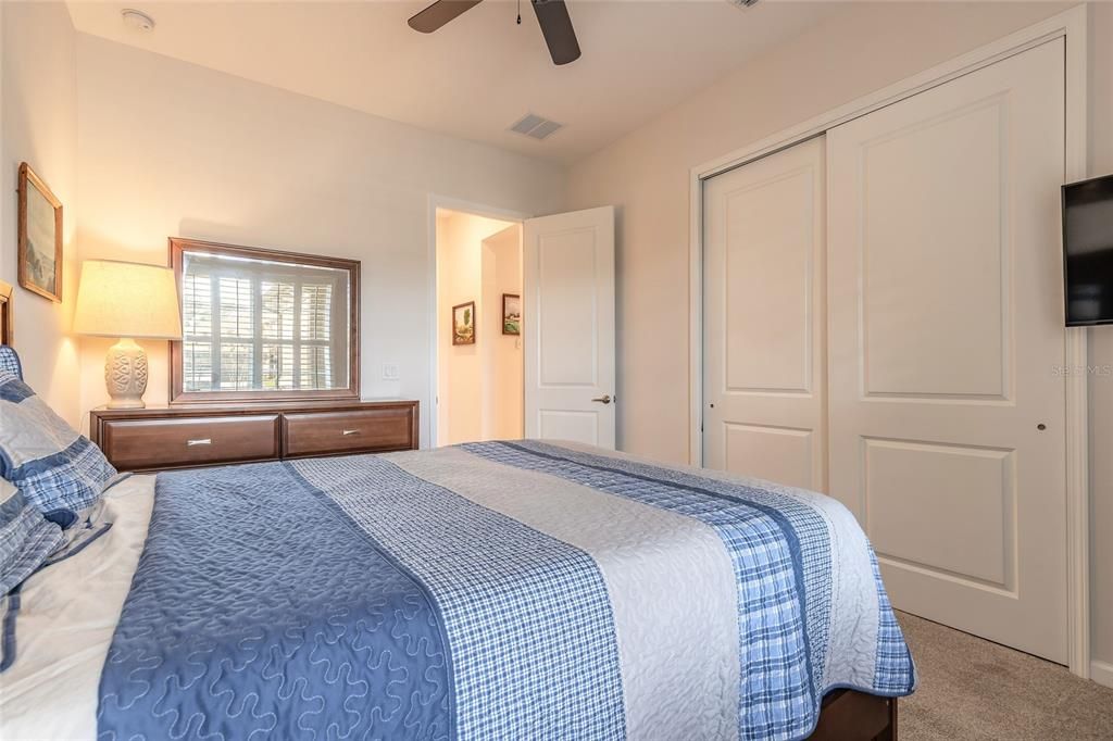 合同活跃: $339,900 (2 贝兹, 2 浴室, 1687 平方英尺)