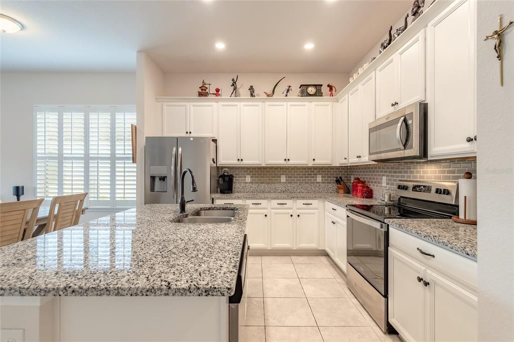 合同活跃: $339,900 (2 贝兹, 2 浴室, 1687 平方英尺)