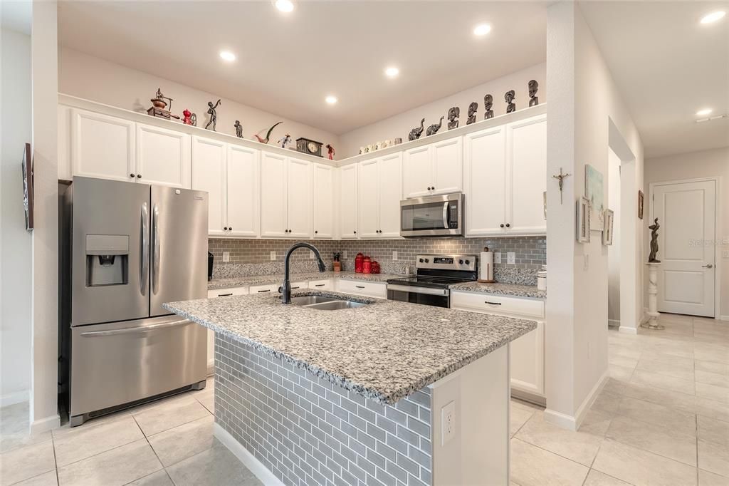 合同活跃: $339,900 (2 贝兹, 2 浴室, 1687 平方英尺)