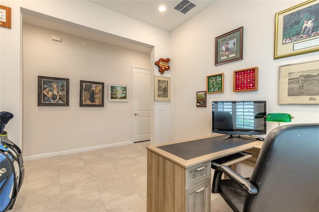 合同活跃: $339,900 (2 贝兹, 2 浴室, 1687 平方英尺)