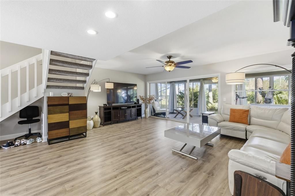 For Sale: $289,000 (2 beds, 2 baths, 1200 Square Feet)