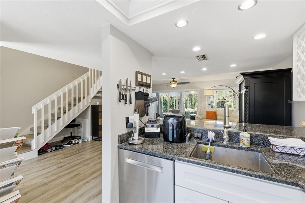 For Sale: $289,000 (2 beds, 2 baths, 1200 Square Feet)