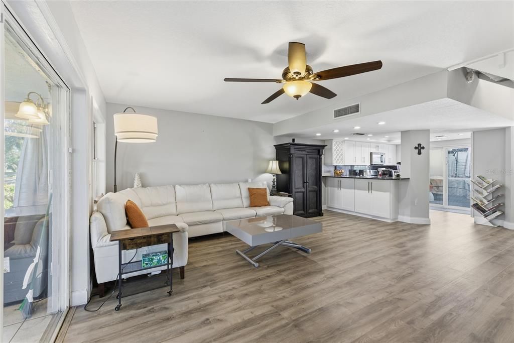 For Sale: $289,000 (2 beds, 2 baths, 1200 Square Feet)