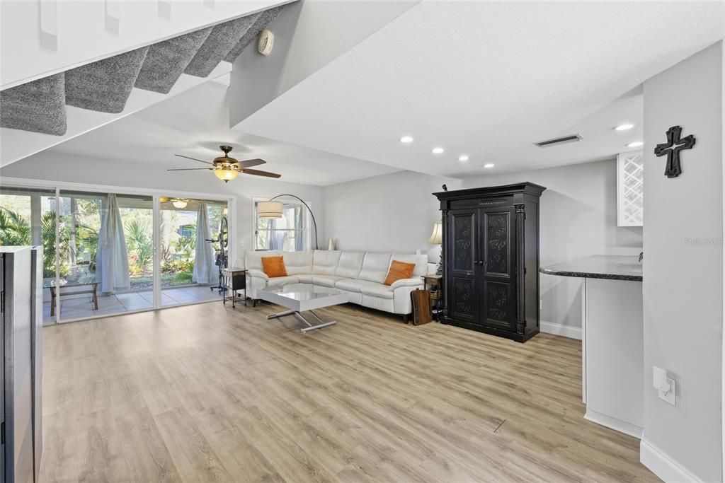 For Sale: $289,000 (2 beds, 2 baths, 1200 Square Feet)