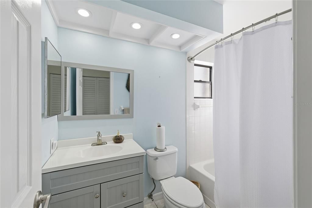 For Sale: $289,000 (2 beds, 2 baths, 1200 Square Feet)