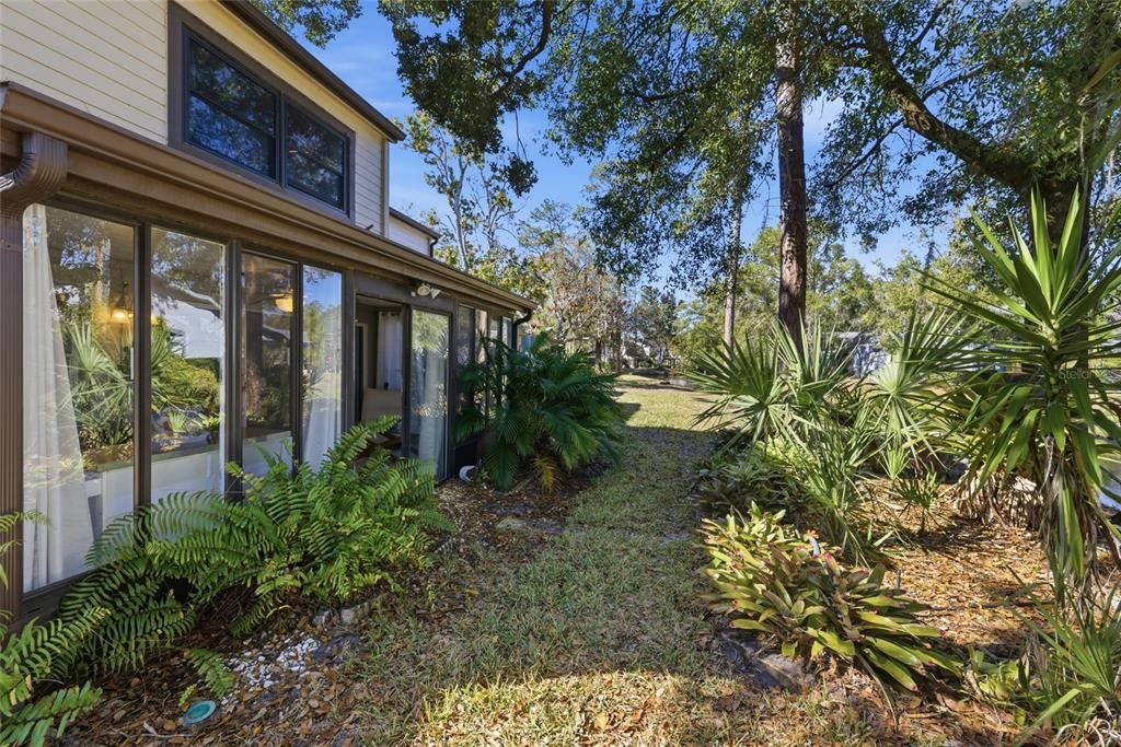 For Sale: $289,000 (2 beds, 2 baths, 1200 Square Feet)