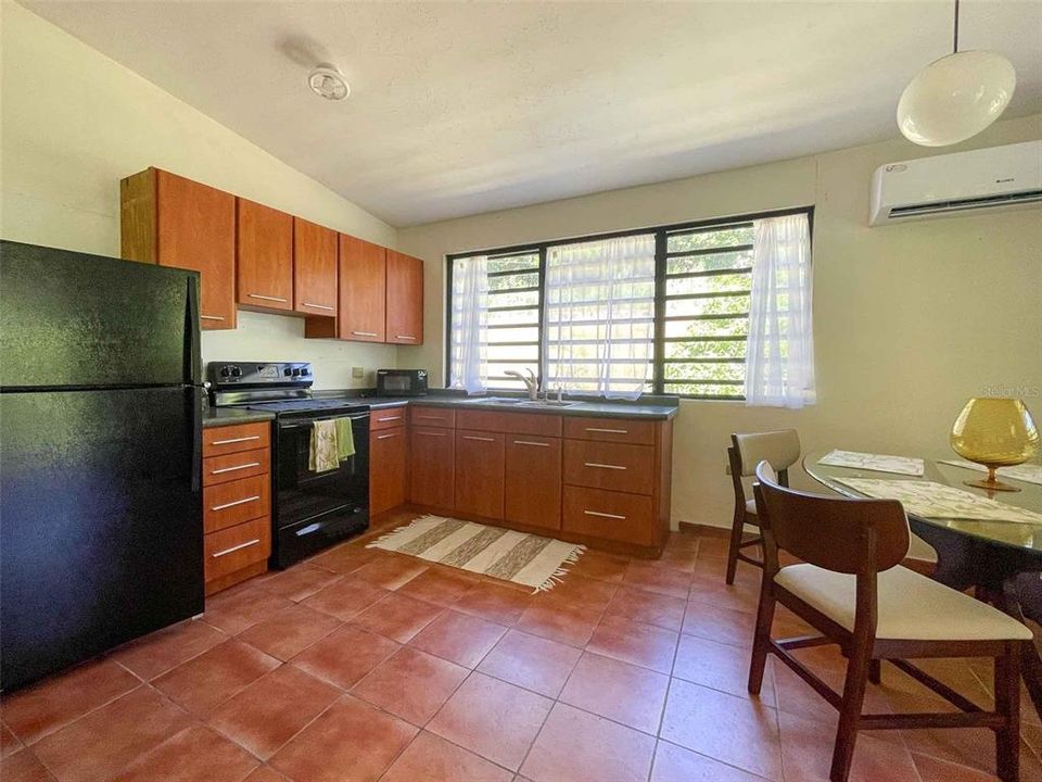 En Venta: $375,000 (3 camas, 4 baños, 1400 Pies cuadrados)