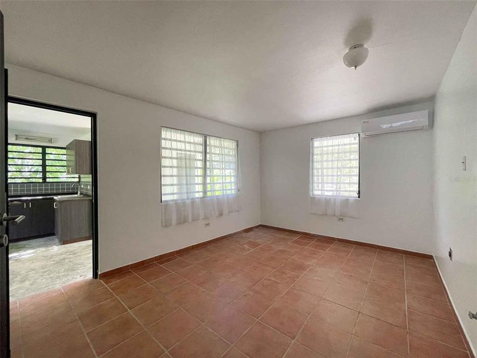 En Venta: $375,000 (3 camas, 4 baños, 1400 Pies cuadrados)