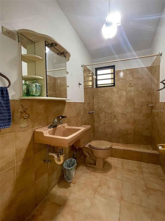 En Venta: $375,000 (3 camas, 4 baños, 1400 Pies cuadrados)