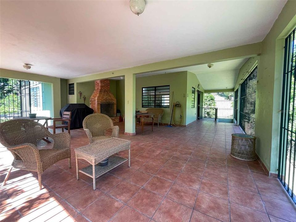 En Venta: $375,000 (3 camas, 4 baños, 1400 Pies cuadrados)