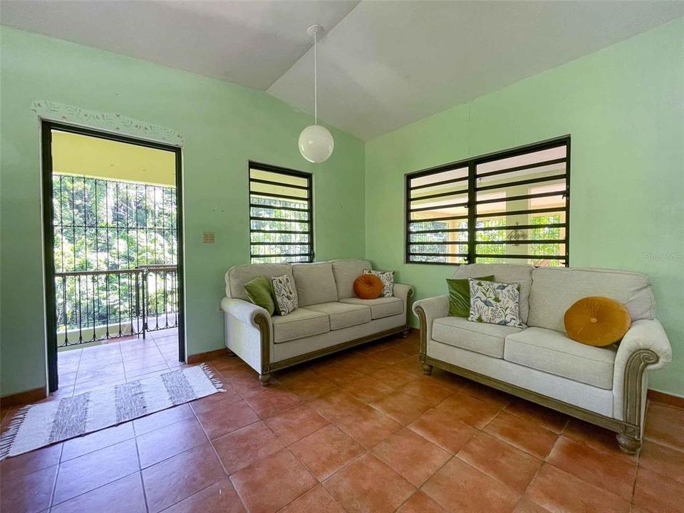 En Venta: $375,000 (3 camas, 4 baños, 1400 Pies cuadrados)