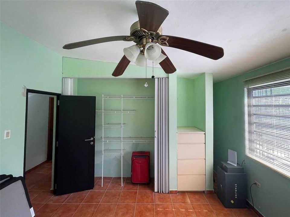 En Venta: $375,000 (3 camas, 4 baños, 1400 Pies cuadrados)