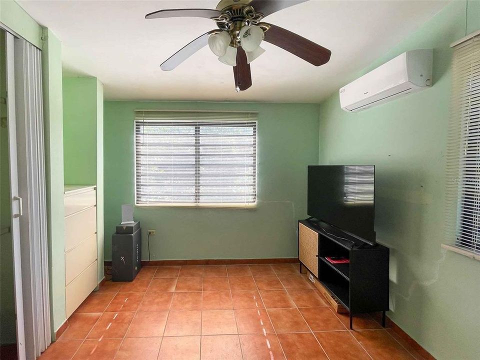 En Venta: $375,000 (3 camas, 4 baños, 1400 Pies cuadrados)