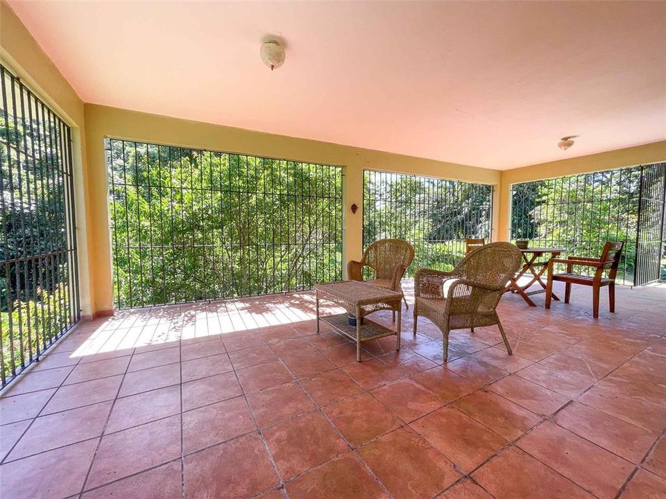 En Venta: $375,000 (3 camas, 4 baños, 1400 Pies cuadrados)