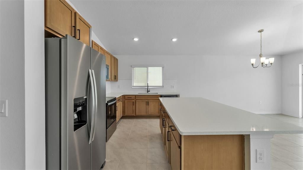 For Rent: $2,000 (4 beds, 2 baths, 1707 Square Feet)